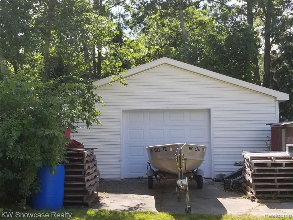 17350 Fish Lake Road Holly, MI 48442 - Photo 28 of 30 Brand new pole barn just built in 2016 22'x22'
