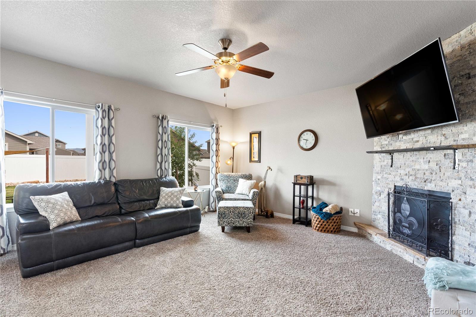 2431 Nicholson Street Berthoud, CO 80513 - Photo 4 of 31