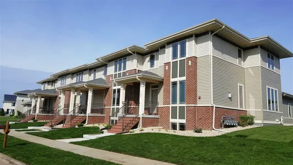 $385,500 | 1422 Smithfield Drive, Sun Prairie, WI 53590