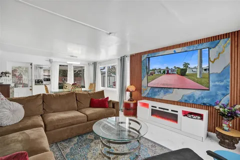 $599,000 | 609 Southwest 2nd Avenue, Hallandale Beach, FL 33009