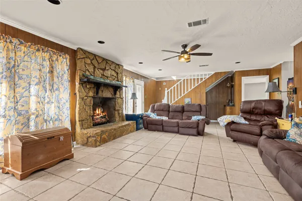 $445,000 | 2920 Grace Lane, Highlands, TX 77562