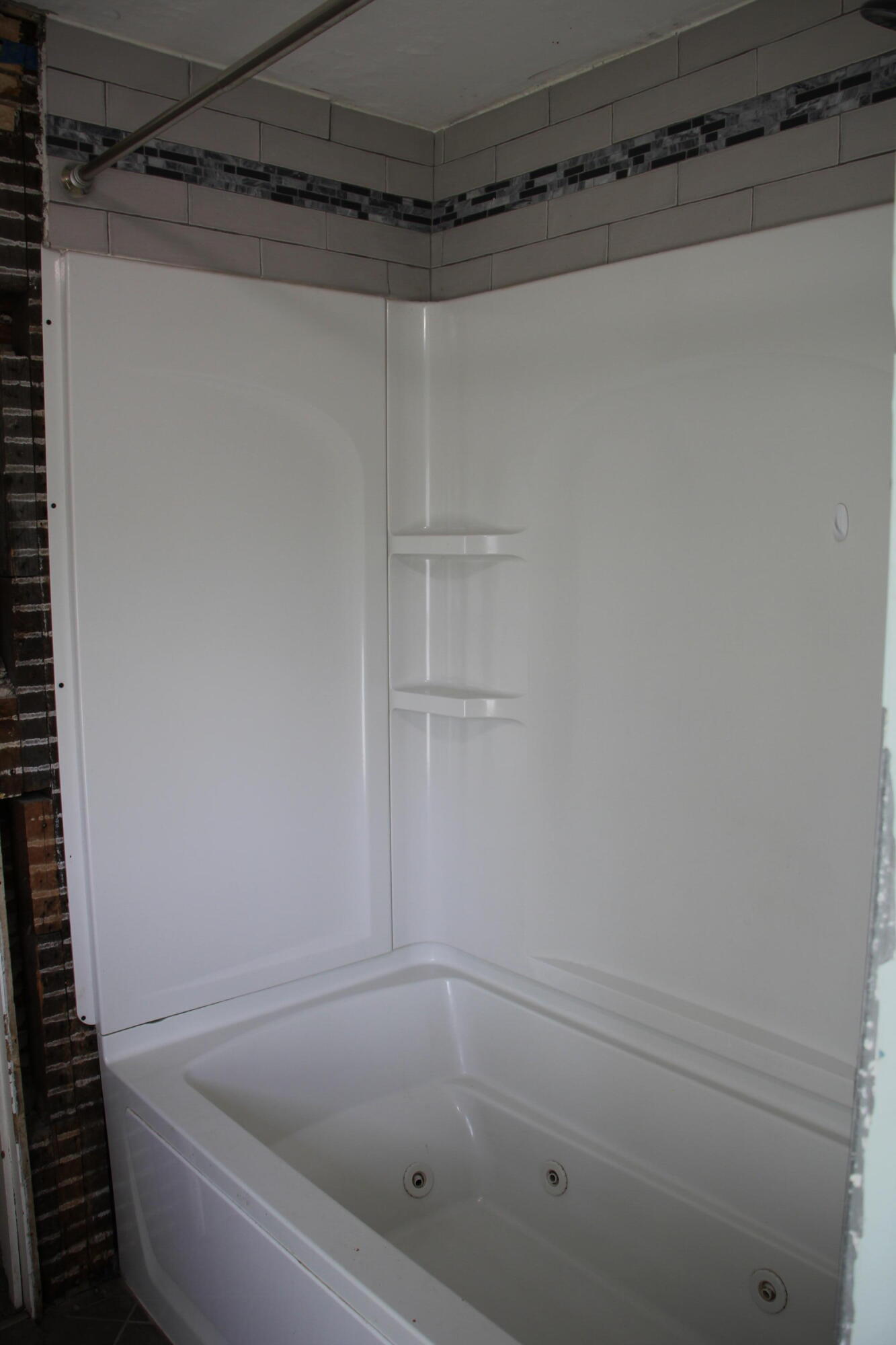 412 Manning Street Columbus, WI 53925 - Photo 37 of 45 Upstairs Tub