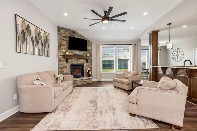 $499,000 | 904 Edgewood Drive, Paola, KS 66071