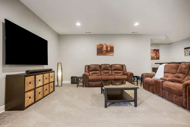 $499,000 | 904 Edgewood Drive, Paola, KS 66071