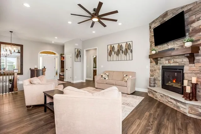 $499,000 | 904 Edgewood Drive, Paola, KS 66071