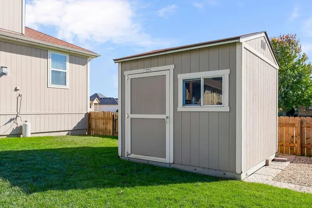 $499,000 | 904 Edgewood Drive, Paola, KS 66071