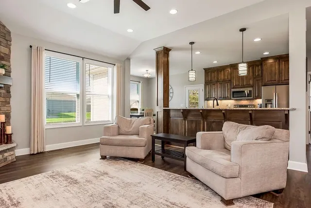 $499,000 | 904 Edgewood Drive, Paola, KS 66071