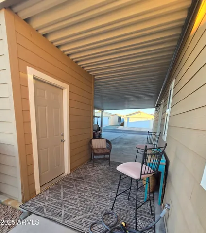 a view of back yard of the house