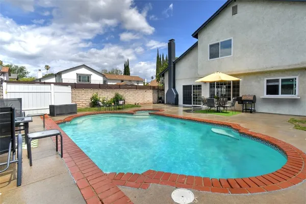 $899,998 | 7721 Comanche Avenue, Winnetka, CA 91306