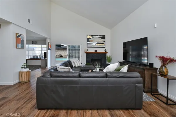 $899,998 | 7721 Comanche Avenue, Winnetka, CA 91306