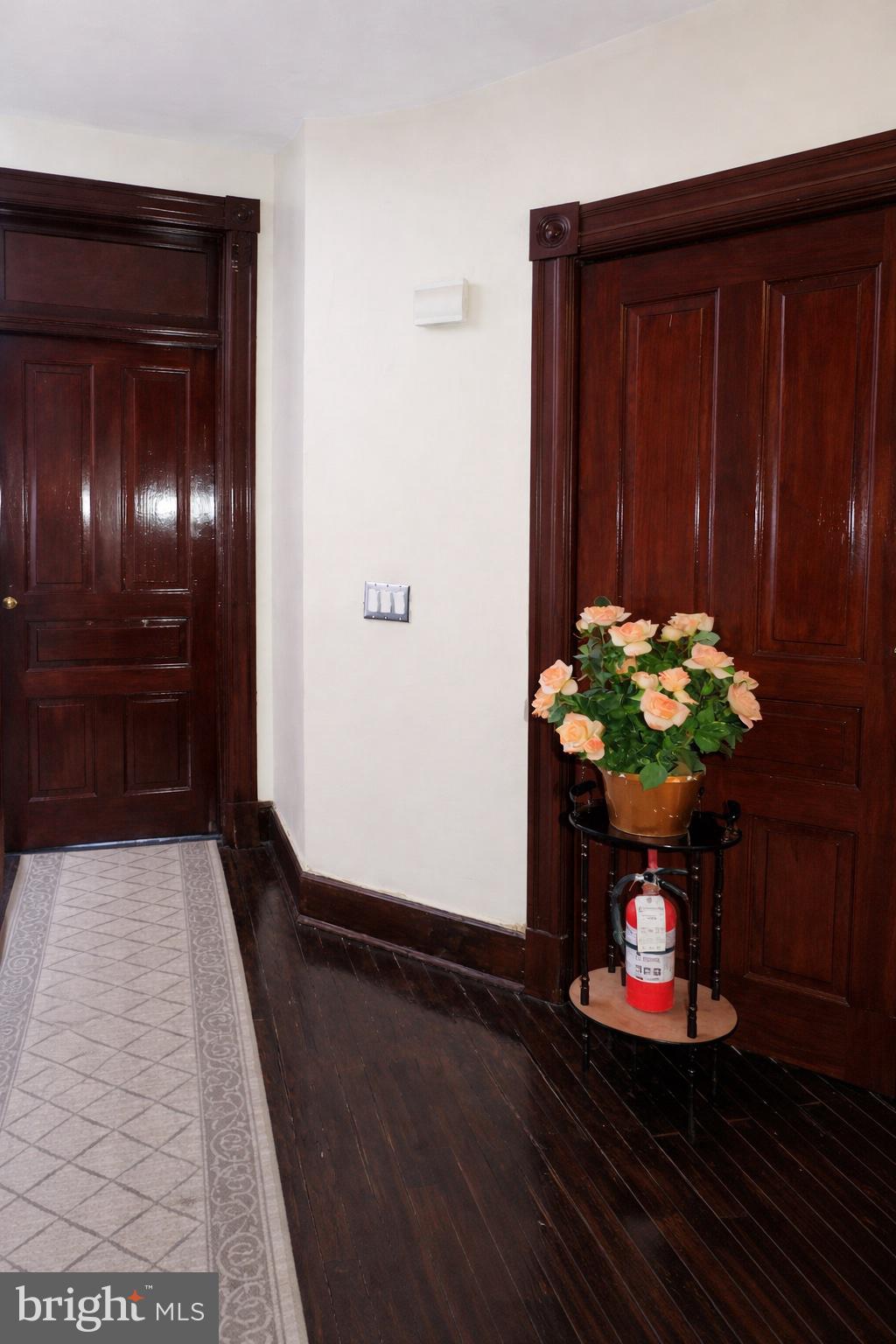 1122 Columbia Road Northwest Washington, DC 20009 - Photo 16 of 42 Second level hall