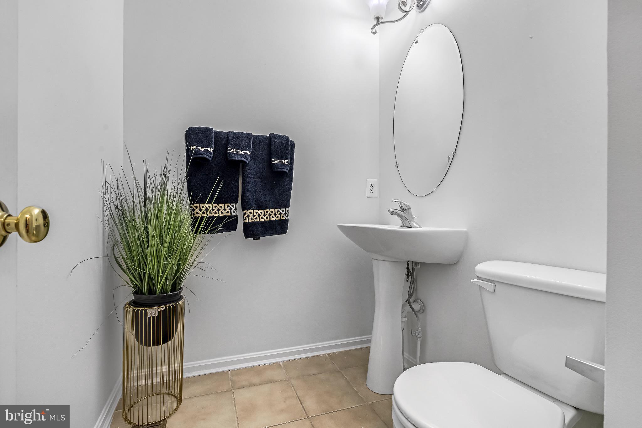 12 Evan Court Brunswick, MD 21758 - Photo 13 of 39 a bathroom with a toilet sink and mirror