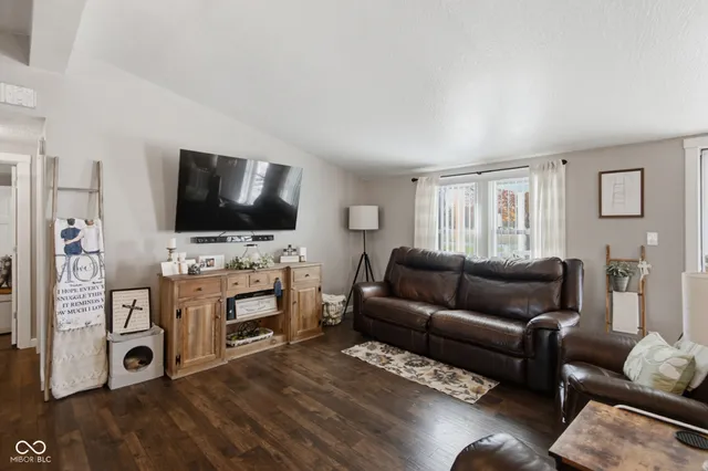 $289,900 | 4910 North 200 West, Columbus, IN 47201