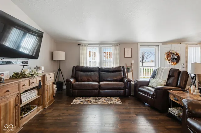 $289,900 | 4910 North 200 West, Columbus, IN 47201