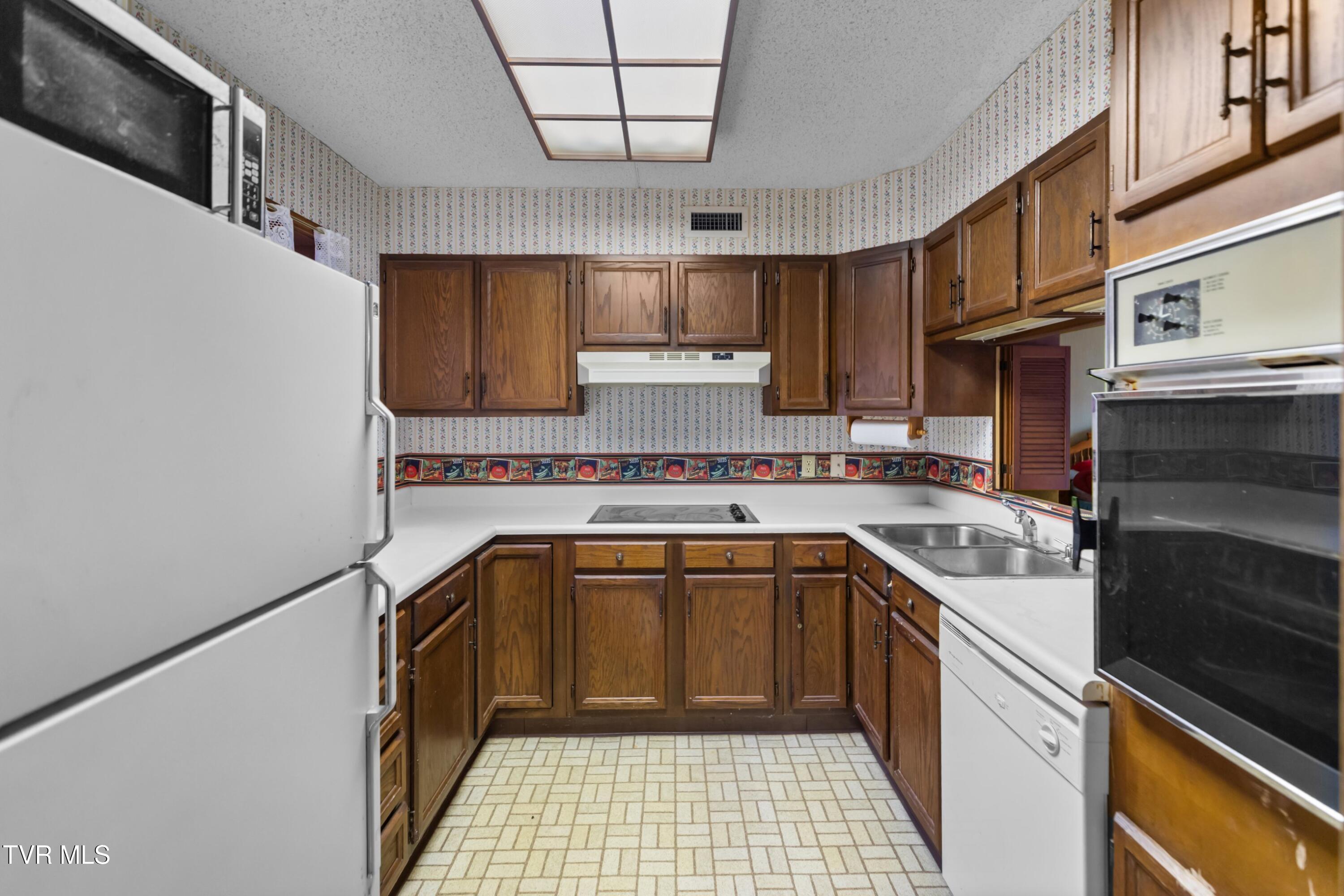 1824 Oriole Road, Unit 206 Gatlinburg, TN 37738 - Photo 17 of 35 017-1824OrioleRoad-206-Gatlinburg-TN-377