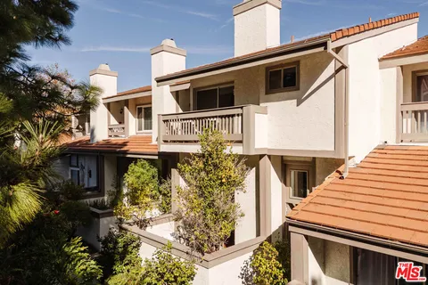 $1,250,000 | 17158 Palisades Circle, Pacific Palisades, CA 90272
