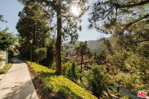 $1,250,000 | 17158 Palisades Circle, Pacific Palisades, CA 90272