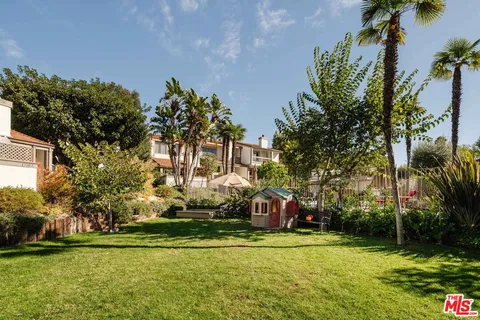 $1,250,000 | 17158 Palisades Circle, Pacific Palisades, CA 90272