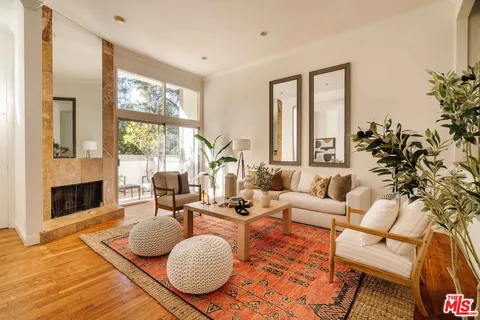 $1,250,000 | 17158 Palisades Circle, Pacific Palisades, CA 90272