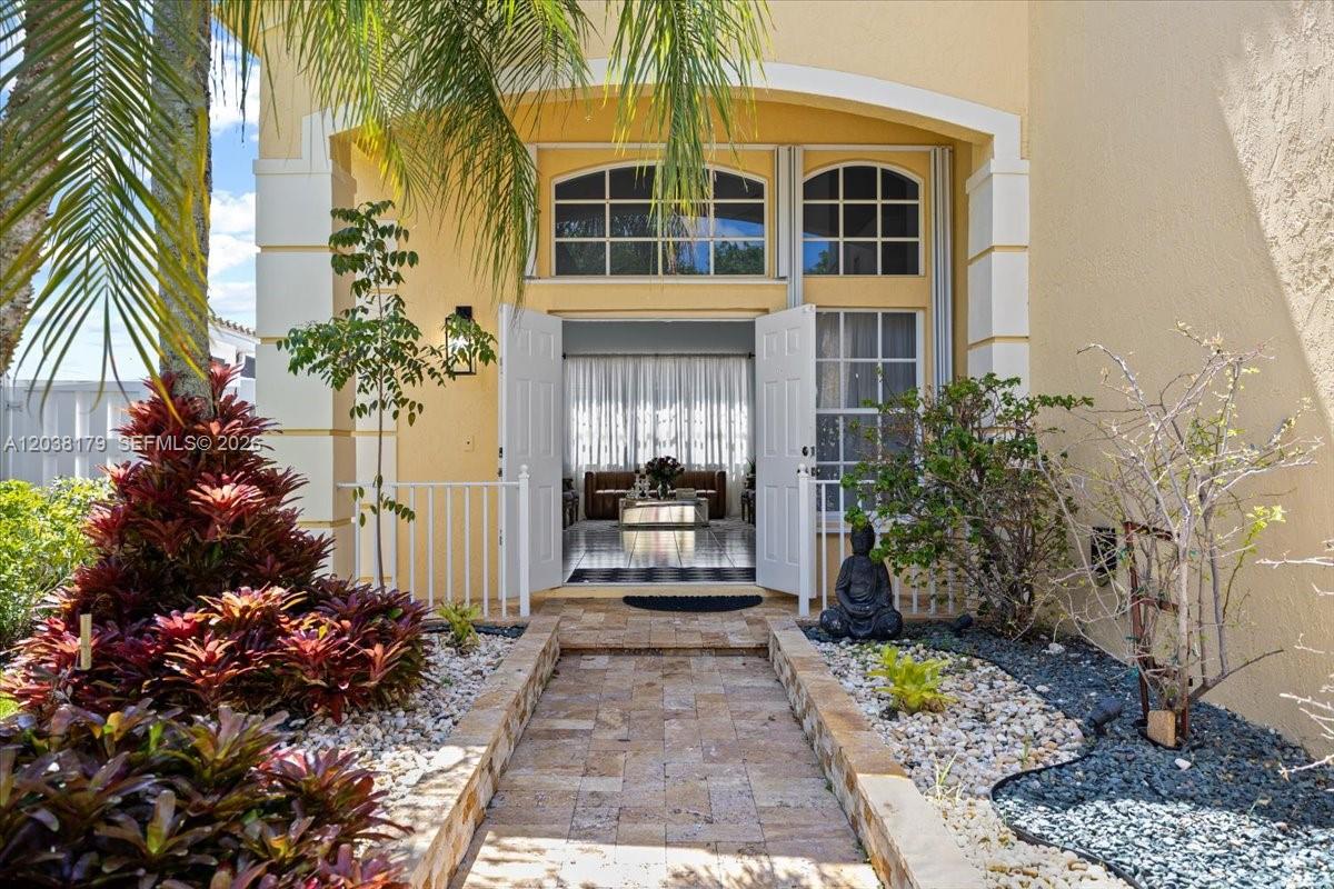 1099 Birchwood Road Weston, FL 33327 - Photo 3 of 59