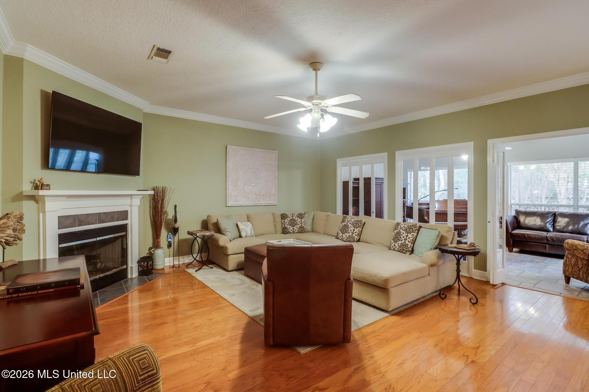 6423 Iona Street Diamondhead, MS 39525 - Photo 9 of 35 IMG_0427