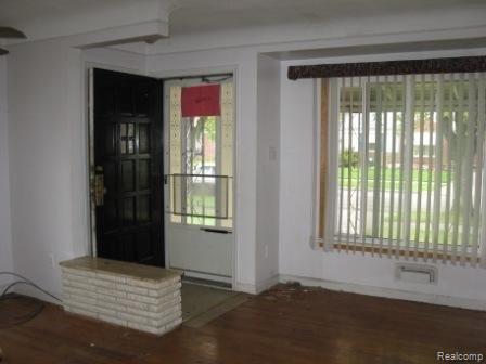 206 Biltmore Street Inkster, MI 48141 - Photo 4 of 12 Living Room B