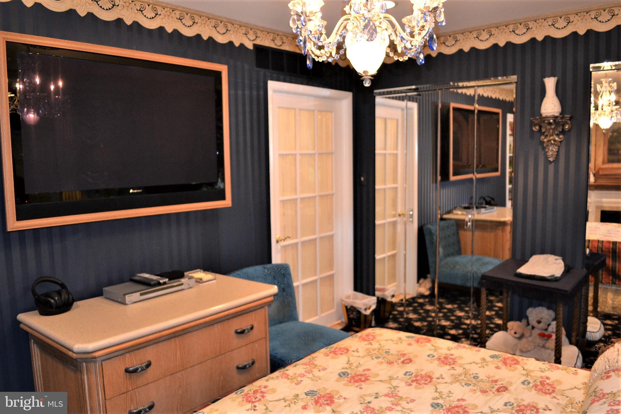 8531 Ridgeway Street Philadelphia, PA 19111 - Photo 15 of 44 Master bedroom with twin closets