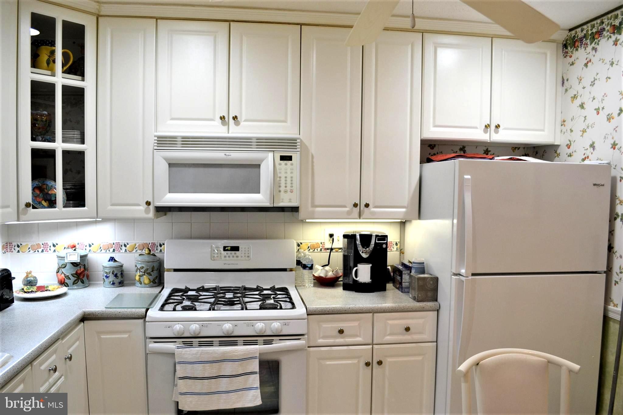 8531 Ridgeway Street Philadelphia, PA 19111 - Photo 9 of 44 Beautiful Kitchen with designer white cabinets