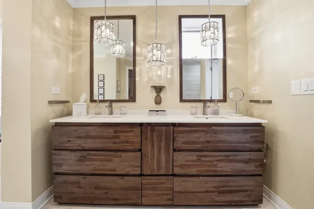 $735,000 | 15 Manchester Lane, Elmhurst, IL 60126