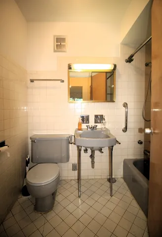 $1,450 | 220 North Kenilworth Avenue, Unit 3, Oak Park, IL 60302