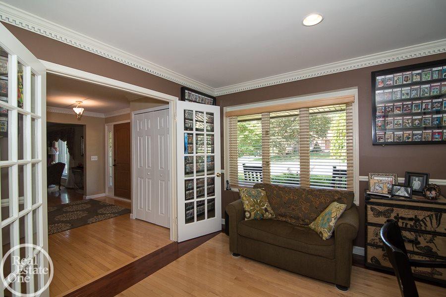 471 Lake Forest Road Rochester Hills, MI 48309 - Photo 3 of 32