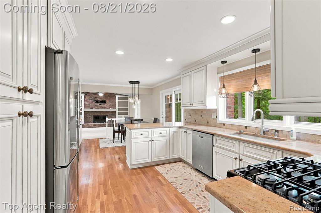 412 Streamview Court Rochester Hills, MI 48309 - Photo 5 of 69 Gallery Image 5