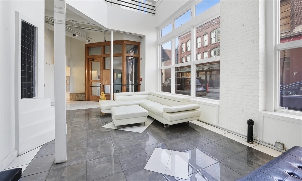 15 Park Street, Unit 201 Springfield, MA 01103 - Photo 1 of 4