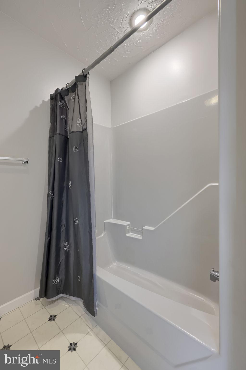 2702 Chestnut Run Road York, PA 17402 - Photo 44 of 65 a bathroom with a shower and a tub