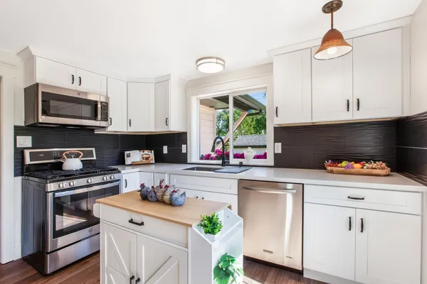 $975,000 | 9256 Horseshoe Bar Road, Loomis, CA 95650
