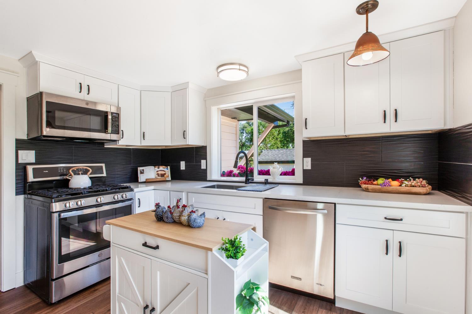 9256 Horseshoe Bar Road Loomis, CA 95650 - Photo 3 of 54