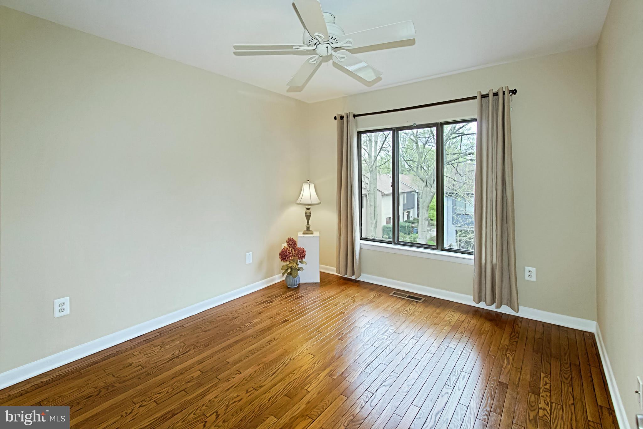 2025 Golf Course Drive Reston, VA 20191 - Photo 17 of 27 Bedroom