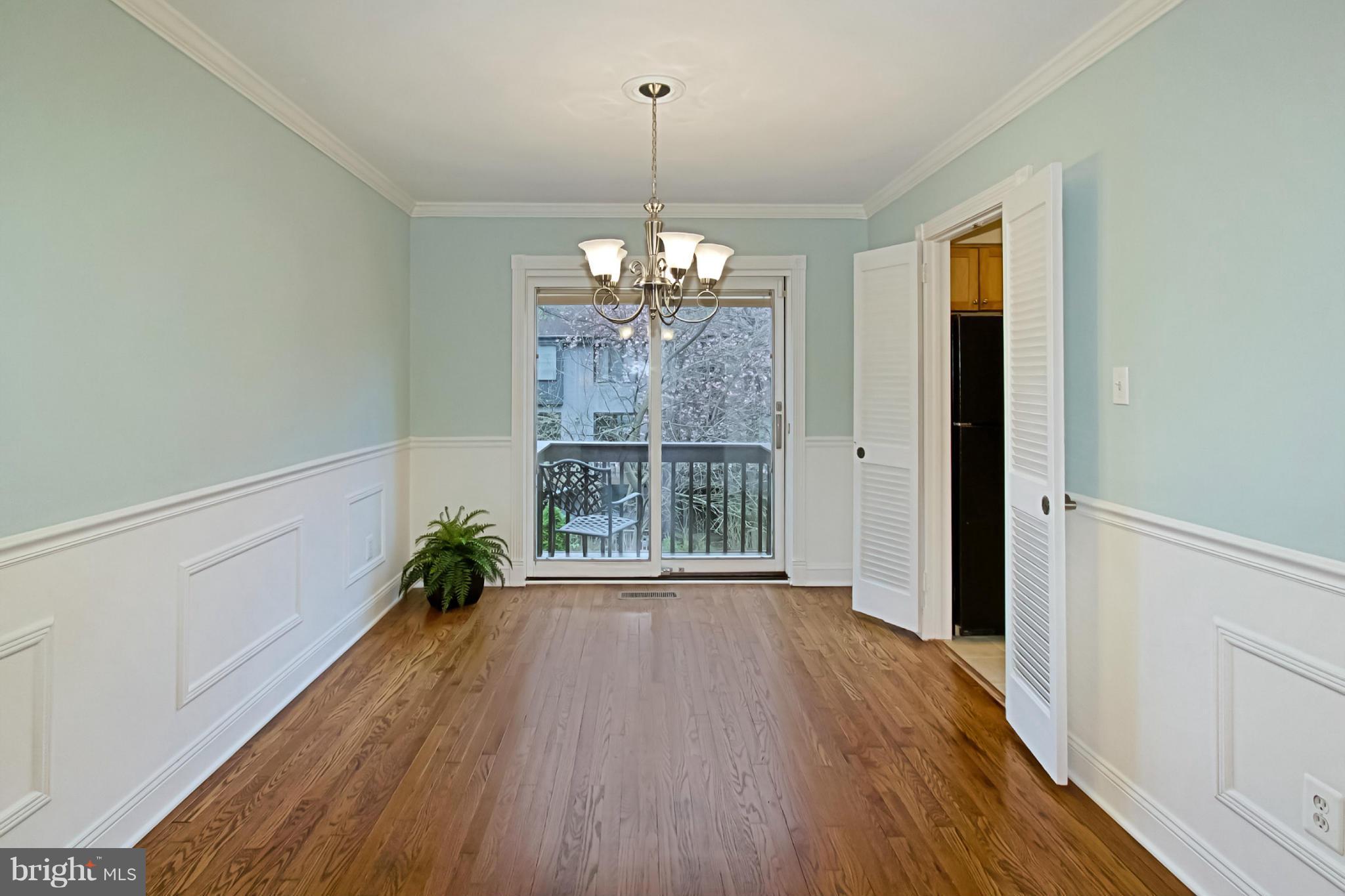 2025 Golf Course Drive Reston, VA 20191 - Photo 7 of 27 Dining Room