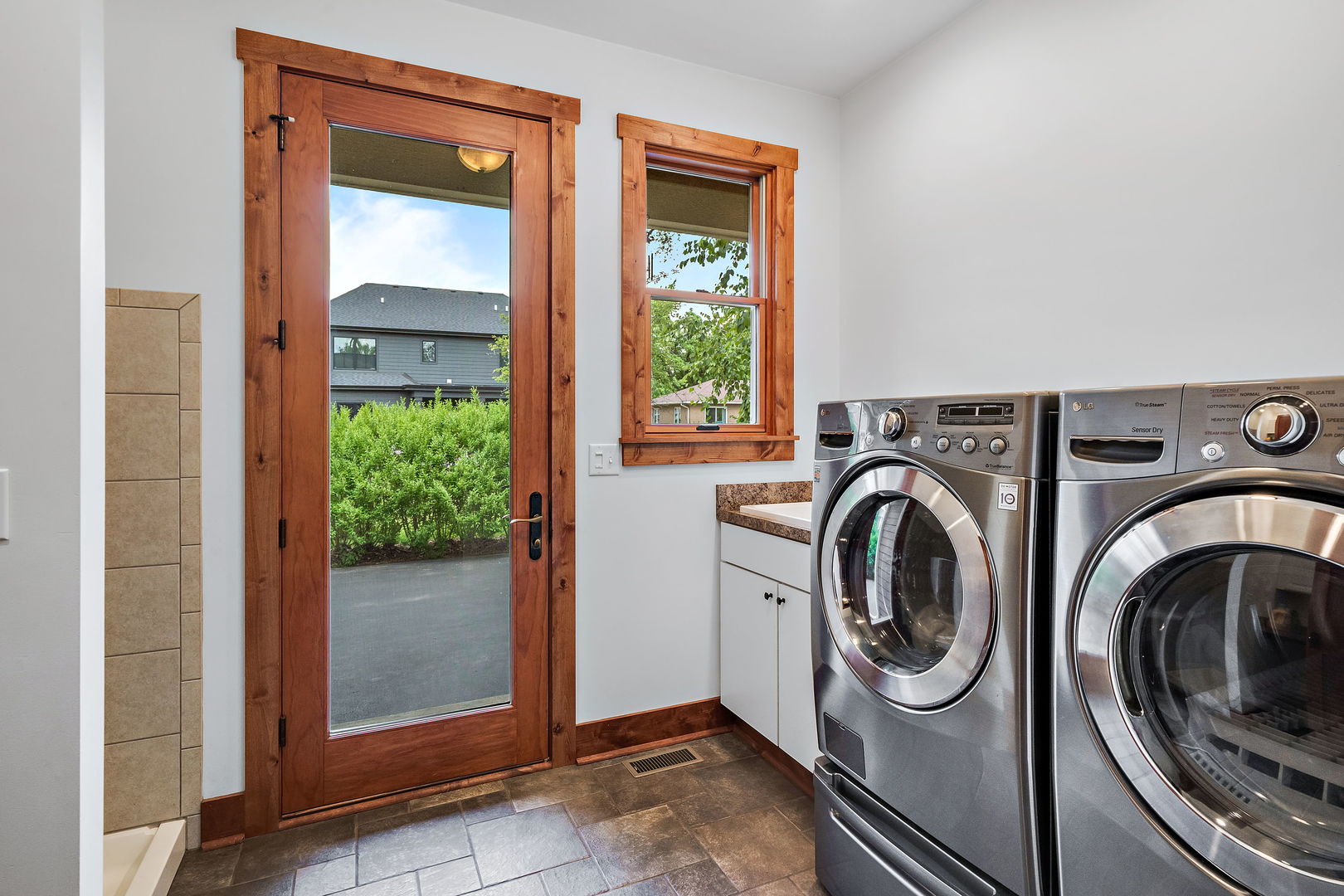 4511 Cumnor Road Downers Grove, IL 60515 - Photo 18 of 42 a utility room with dryer and washer