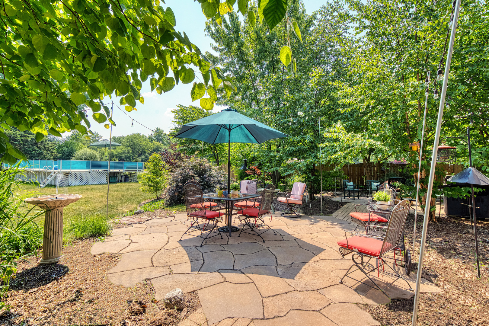 4511 Cumnor Road Downers Grove, IL 60515 - Photo 40 of 42 a view of a backyard with sitting area