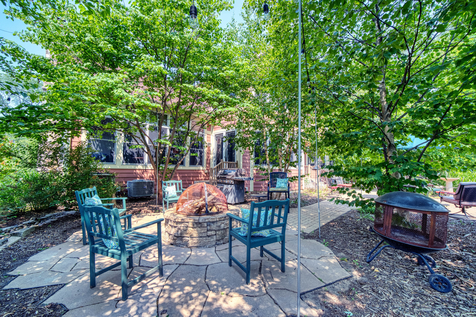 4511 Cumnor Road Downers Grove, IL 60515 - Photo 41 of 42 a view of a backyard with sitting area