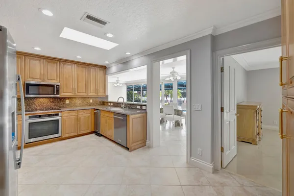 $2,240,000 | 3851 Northeast 27th Avenue, Lighthouse Point, FL 33064