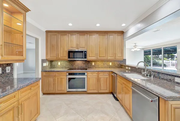 $2,240,000 | 3851 Northeast 27th Avenue, Lighthouse Point, FL 33064