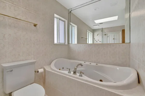 $2,240,000 | 3851 Northeast 27th Avenue, Lighthouse Point, FL 33064