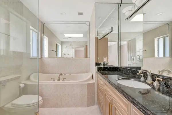 $2,240,000 | 3851 Northeast 27th Avenue, Lighthouse Point, FL 33064