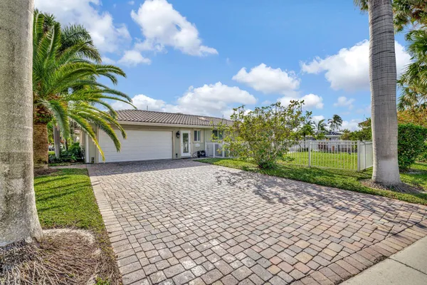 $2,240,000 | 3851 Northeast 27th Avenue, Lighthouse Point, FL 33064