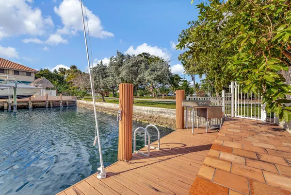 $2,240,000 | 3851 Northeast 27th Avenue, Lighthouse Point, FL 33064
