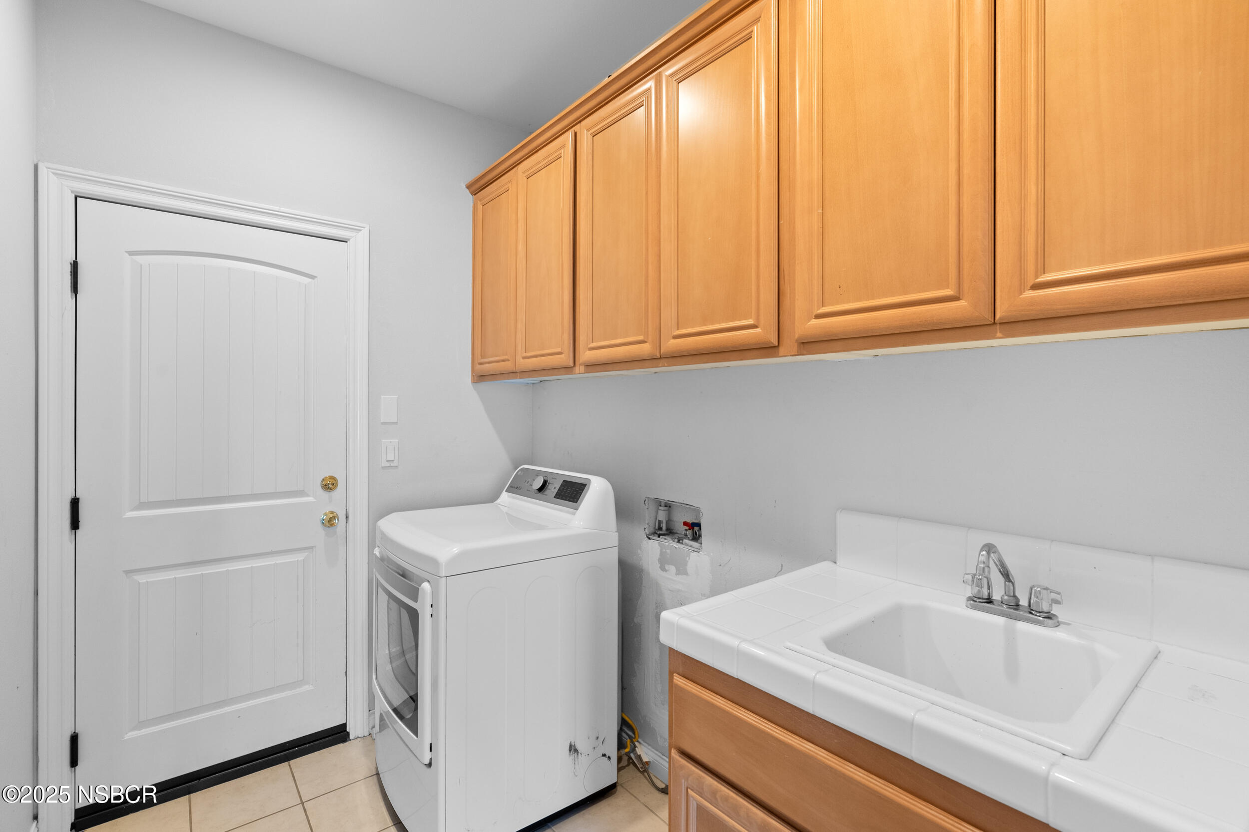 608 Celestial Way Lompoc, CA 93436 - Photo 16 of 40 a utility room with dryer and washer