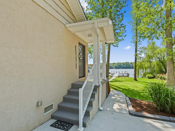 a view of an outdoor space