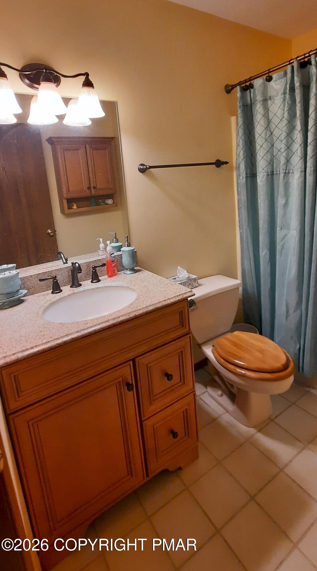 409 Tudor Court Bushkill, PA 18324 - Photo 14 of 16 2nd flr bath